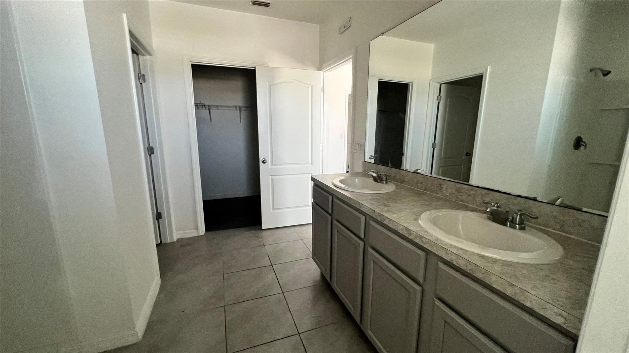 SQUIRES GROVE - Residential Lease