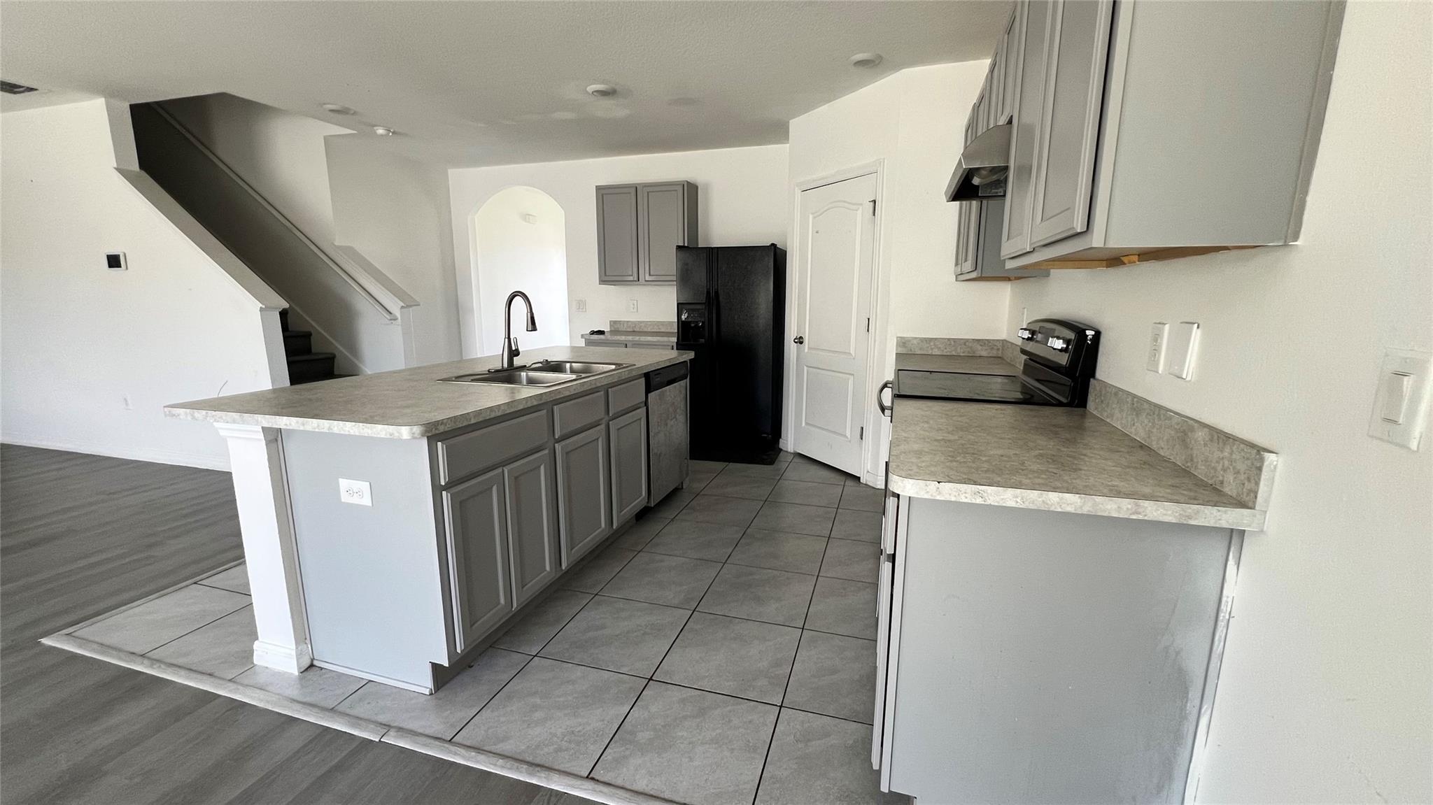 SQUIRES GROVE - Residential Lease