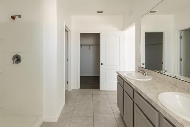 SQUIRES GROVE - Residential Lease