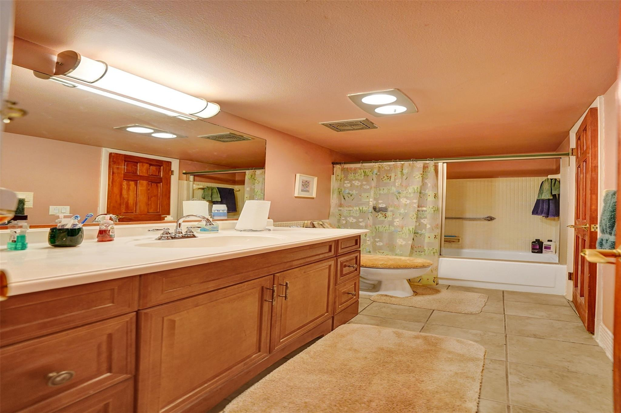 CASTLE APARTMENTS - Residential