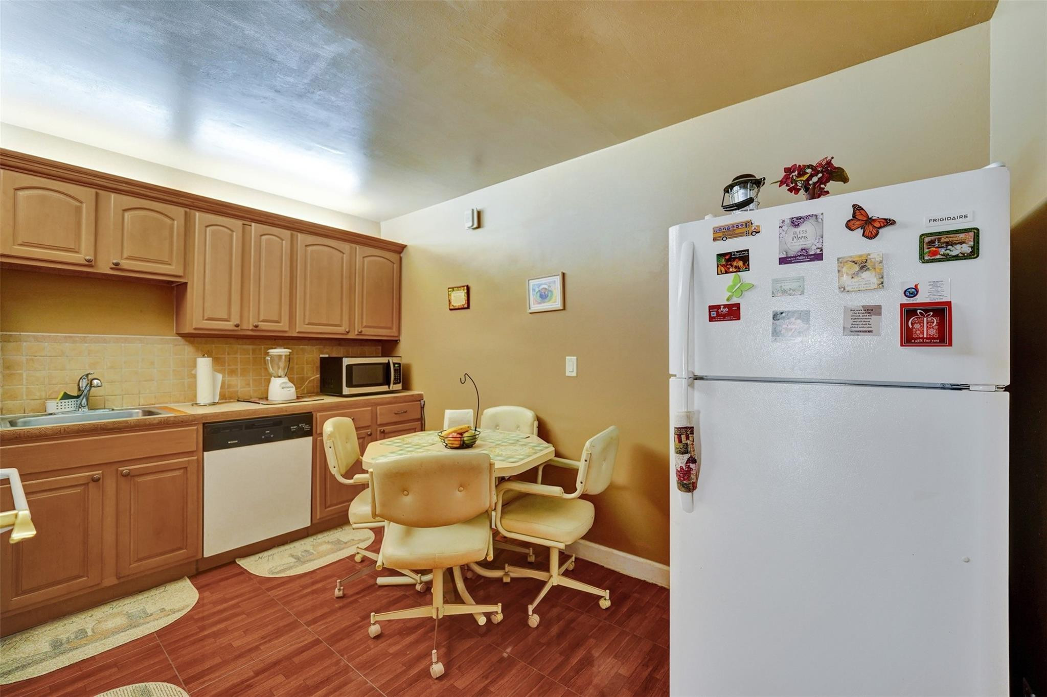 CASTLE APARTMENTS - Residential