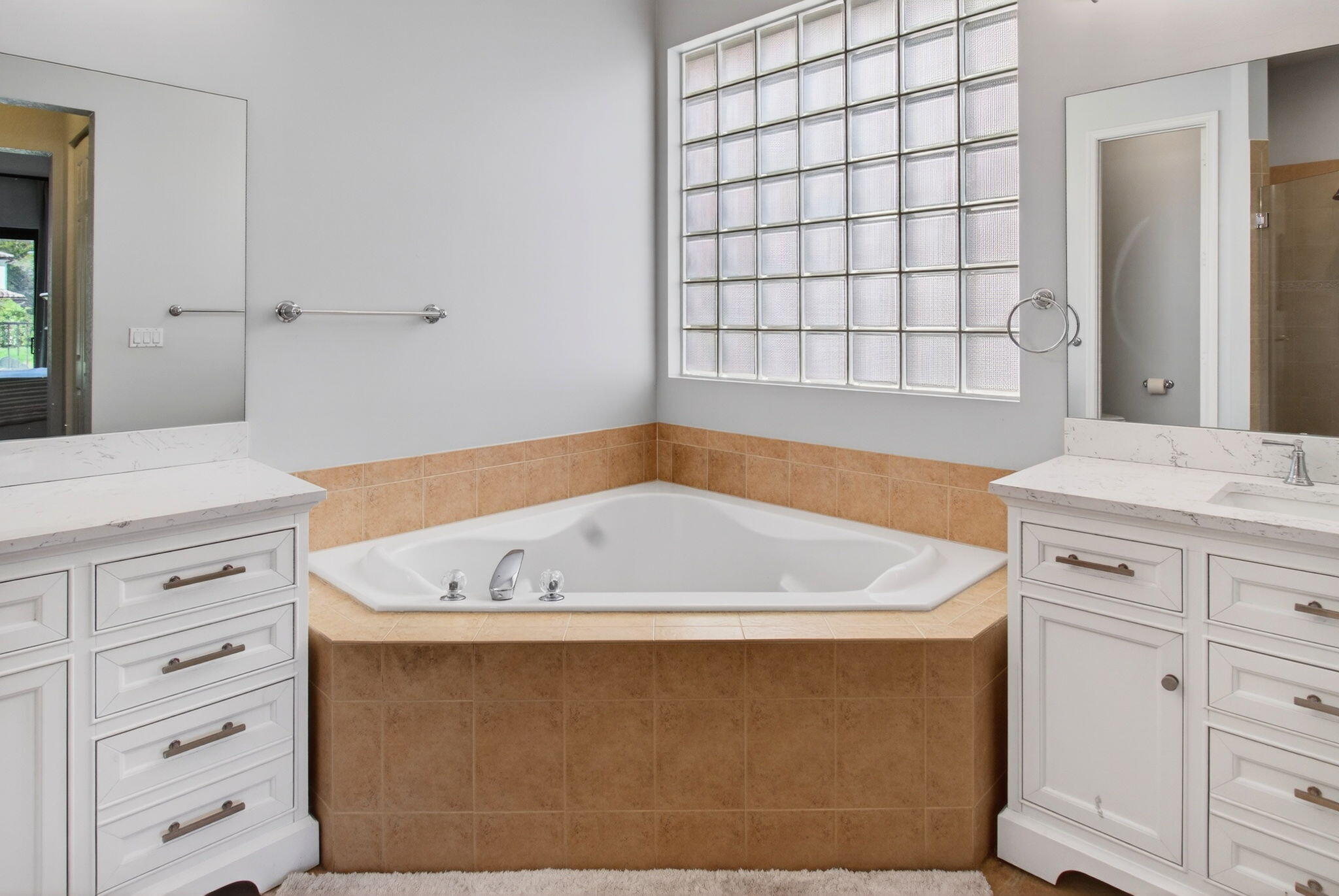 JONATHANS CREEK - Residential