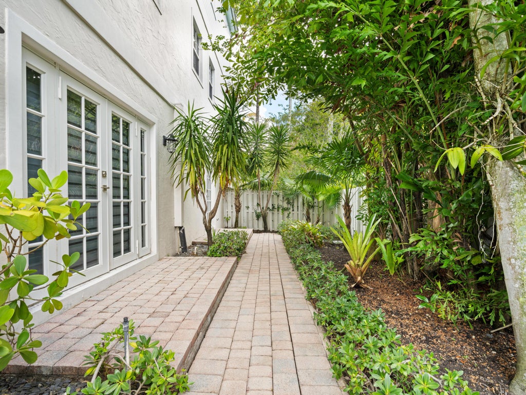 Photo of 1101 Waverly Road, Fort Lauderdale, FL 33312 (MLS # B26053344)