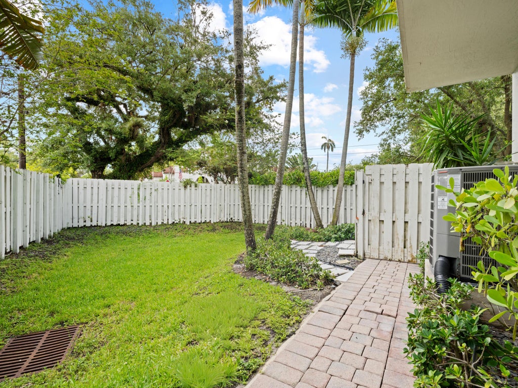 Photo of 1101 Waverly Road, Fort Lauderdale, FL 33312 (MLS # B26053344)