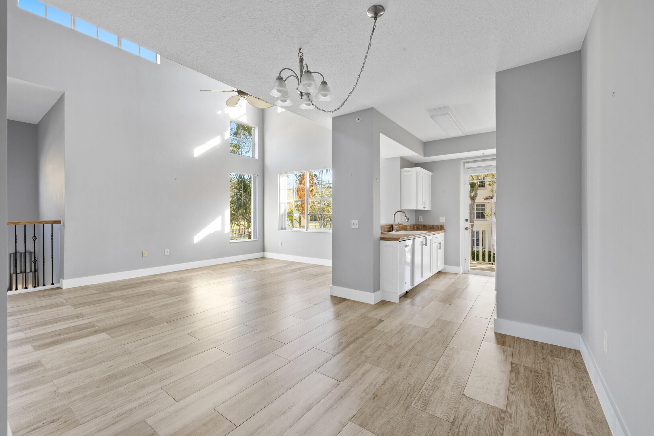 1116 University Boulevard 21