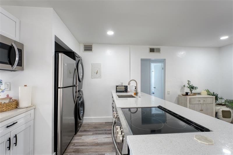 EMBARCADERO CONDO - Residential