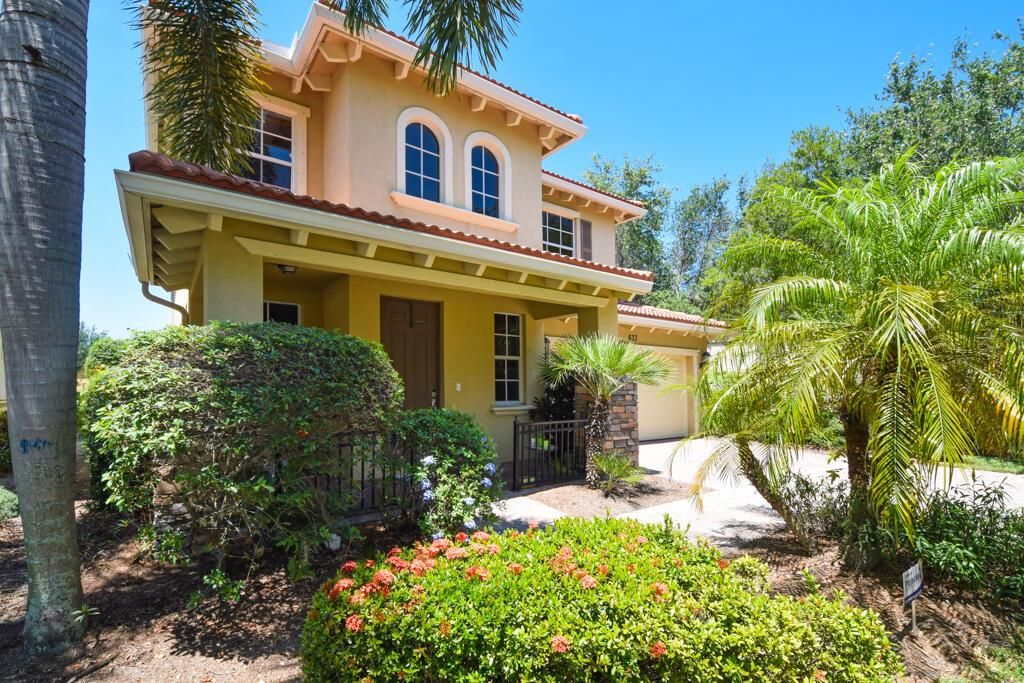 Photo of 633 Castle Drive, Palm Beach Gardens, FL 33410 (MLS # R10718720)