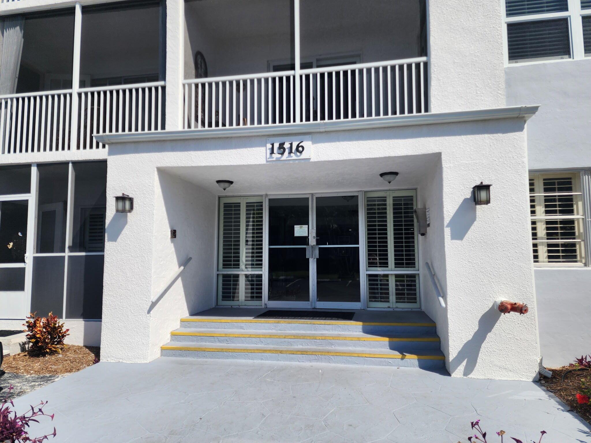 1516 S Lakeside Drive 305