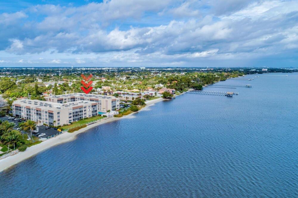 1516 S Lakeside Drive 305