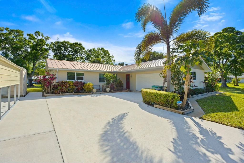 Photo of 7301 Santa Barbara Drive, Fort Pierce, FL 34951 (MLS # R11066528)