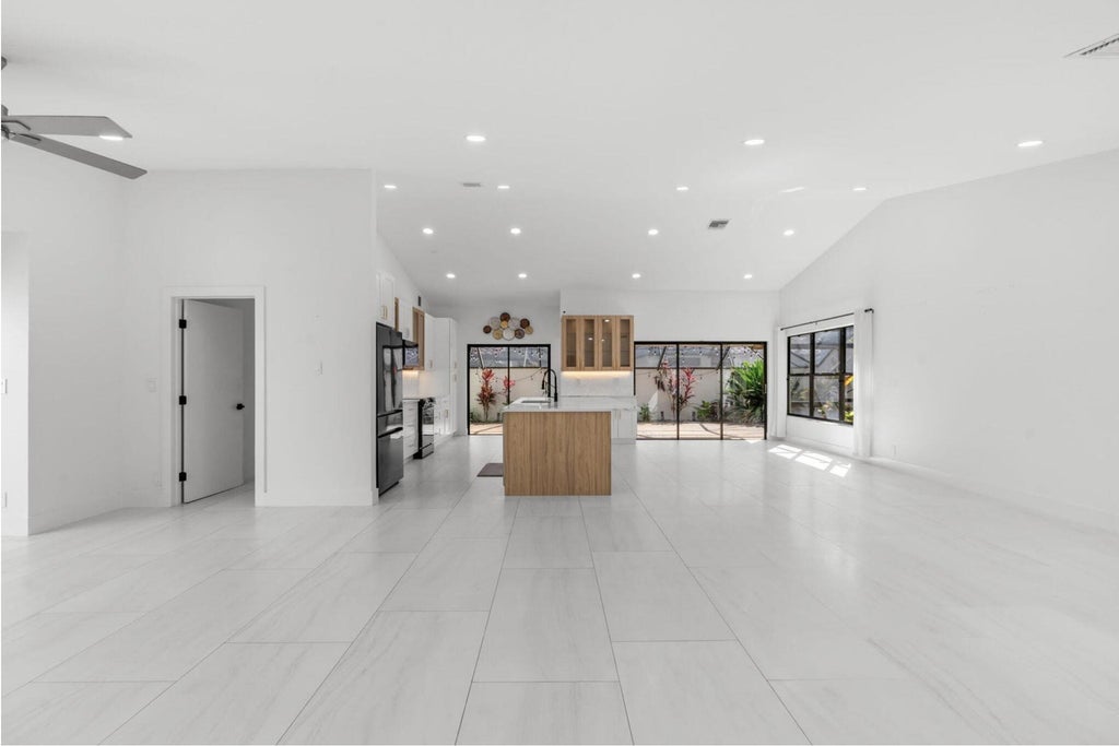 Photo of 21326 CAMPO ALLEGRO Drive, Boca Raton, FL 33433 (MLS # B26074235)