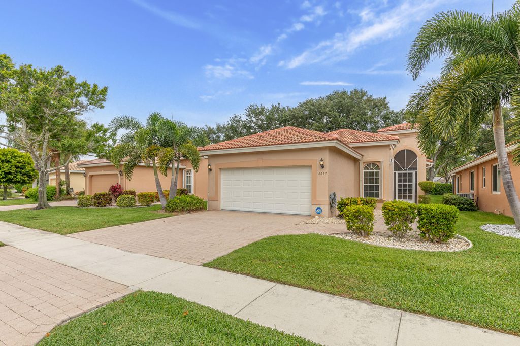 Photo of 6657 VÃ­a Roma, Delray Beach, FL 33446 (MLS # B26034027)