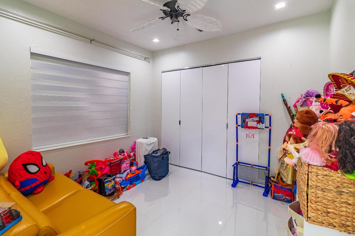 ISLES AT WELLINGTON - Residential