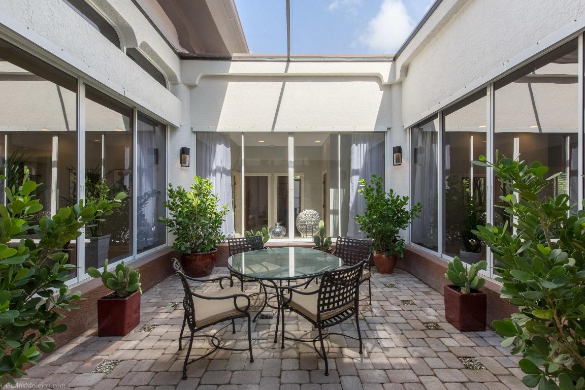 PALM BEACH POINT - Residential