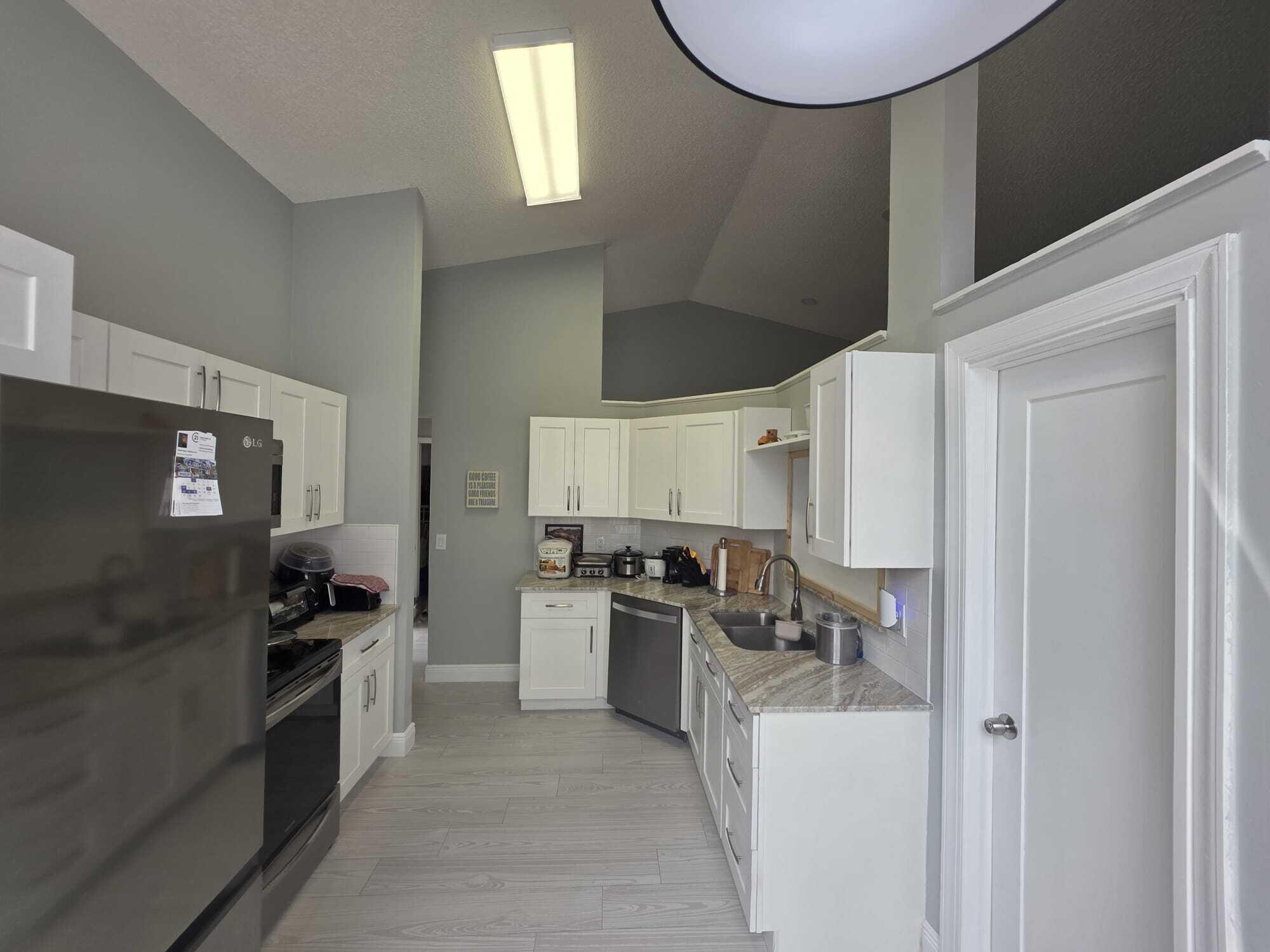 VILLAGES OF WOODLAKE 4 - Residential Lease