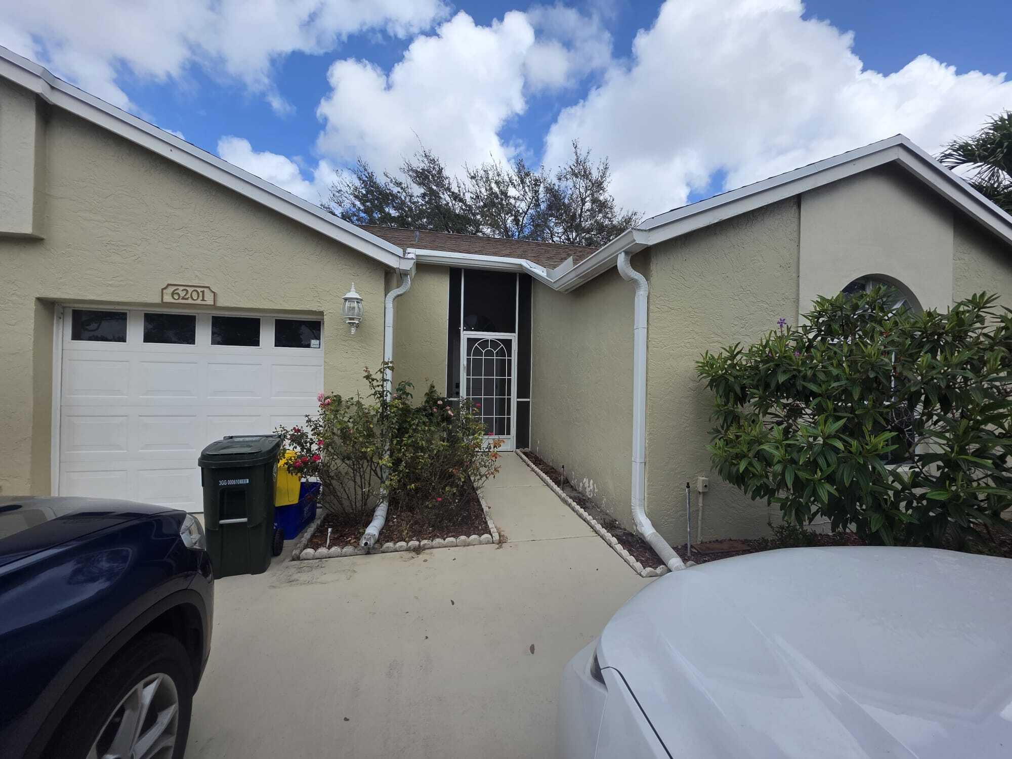 VILLAGES OF WOODLAKE 4 - Residential Lease