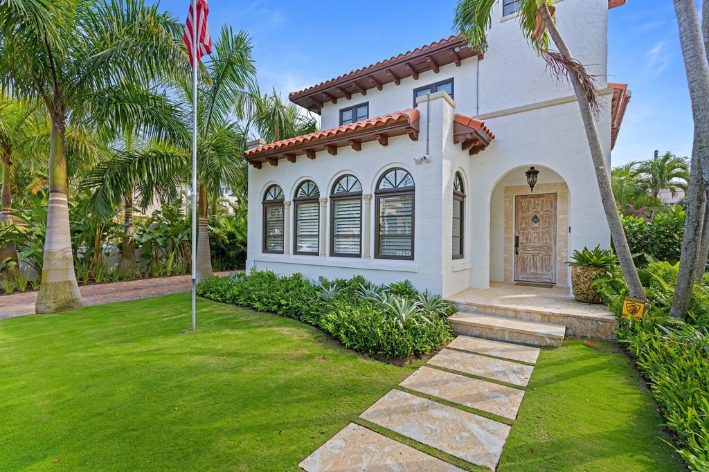 Photo of 112 Roosevelt Place, West Palm Beach, FL 33405 (MLS # B26028377)