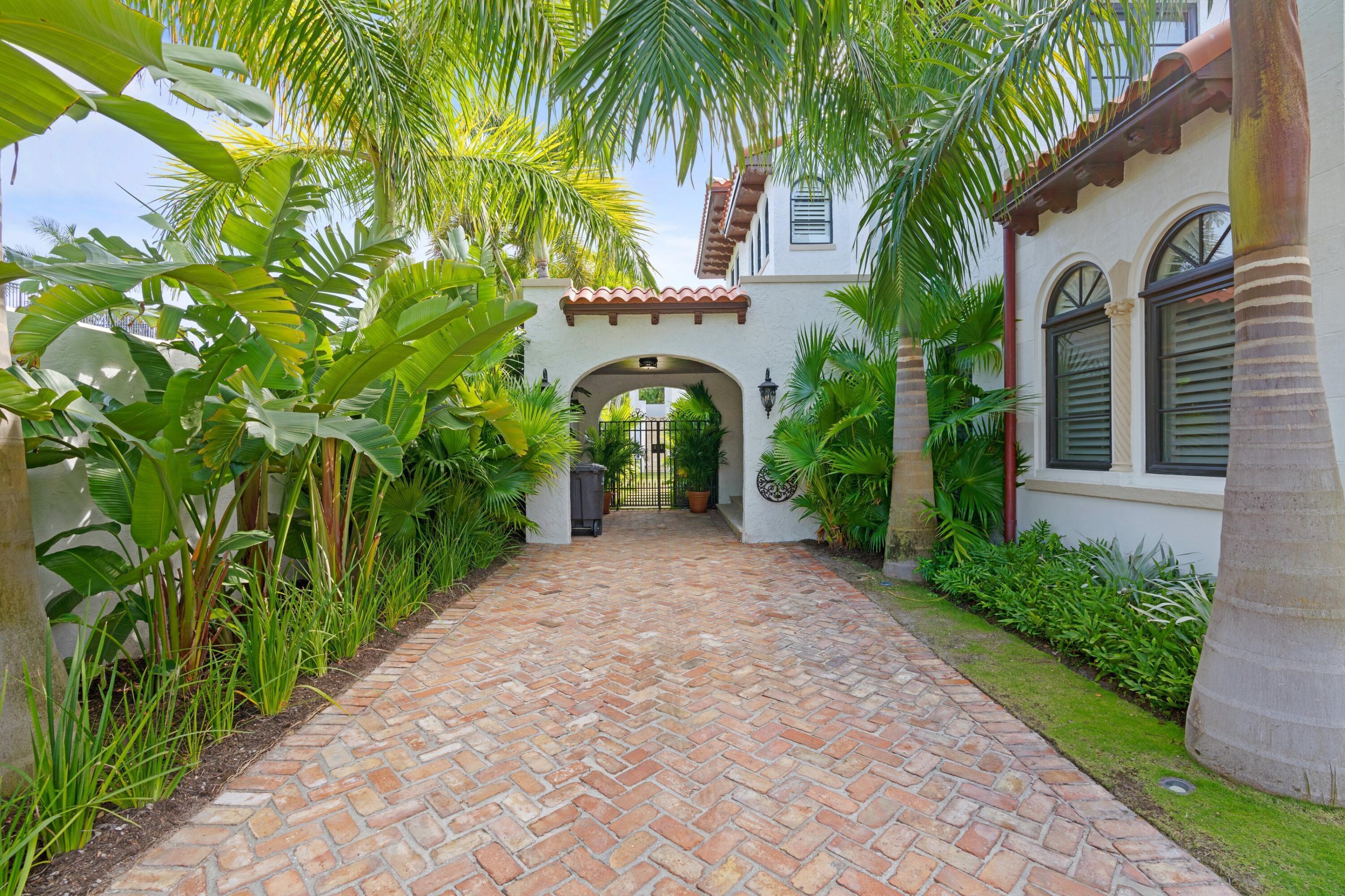 112 Roosevelt Place