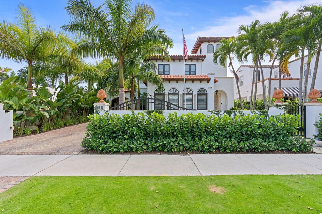 Photo of 112 Roosevelt Place, West Palm Beach, FL 33405 (MLS # B26028377)