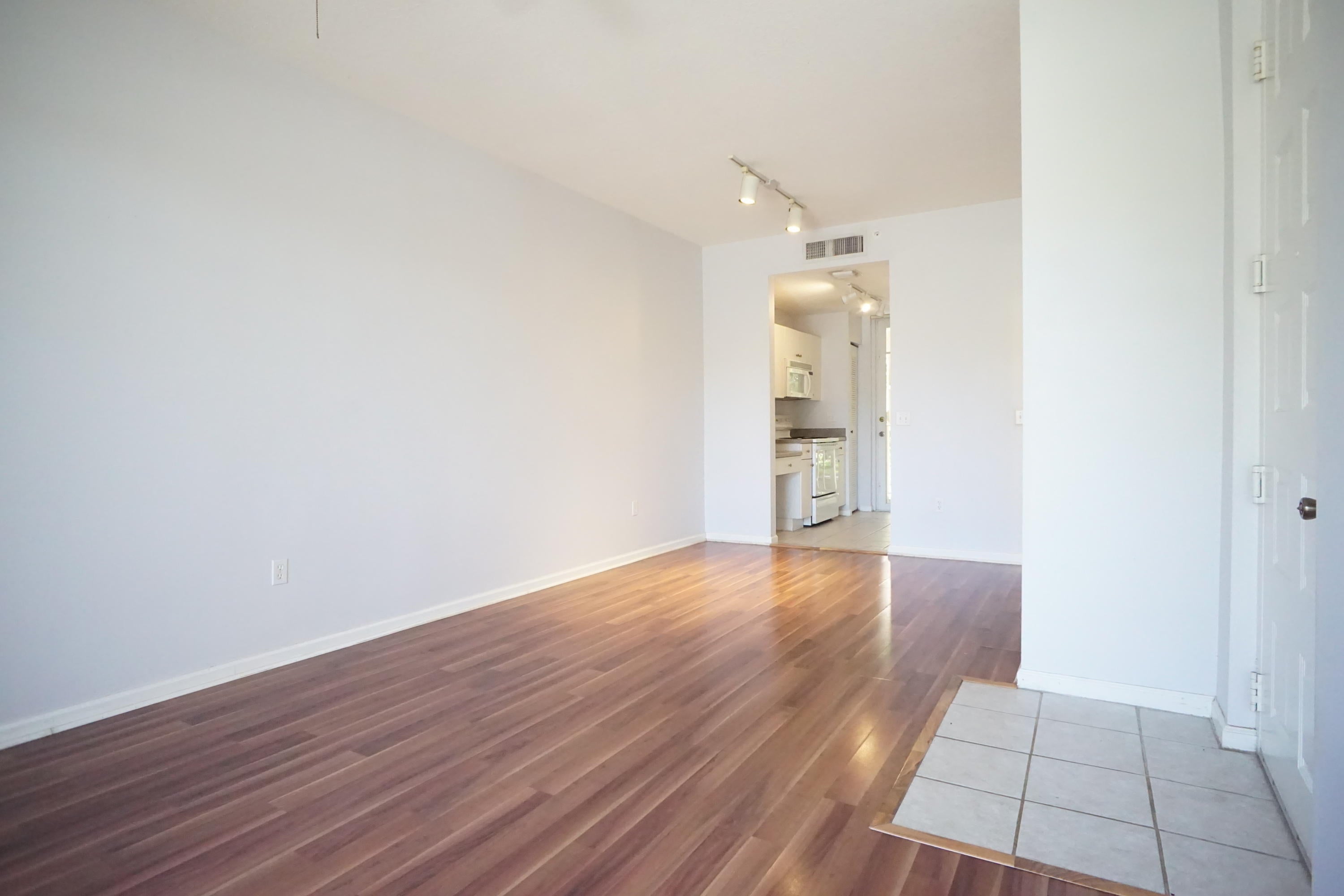 4784 Central Boulevard 15