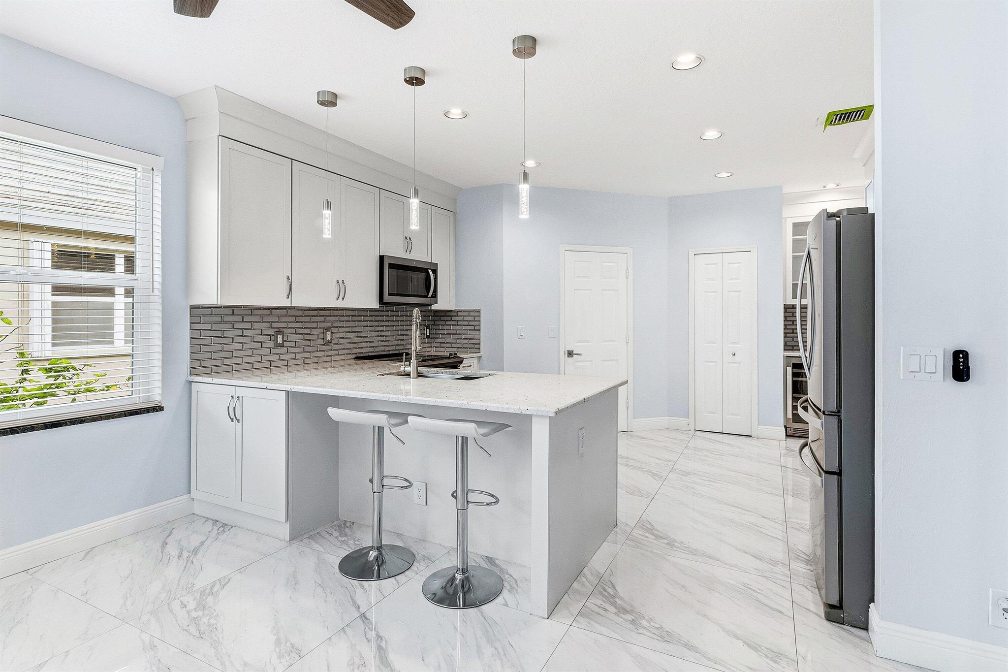 BOCA FALLS PAR R - Residential Lease