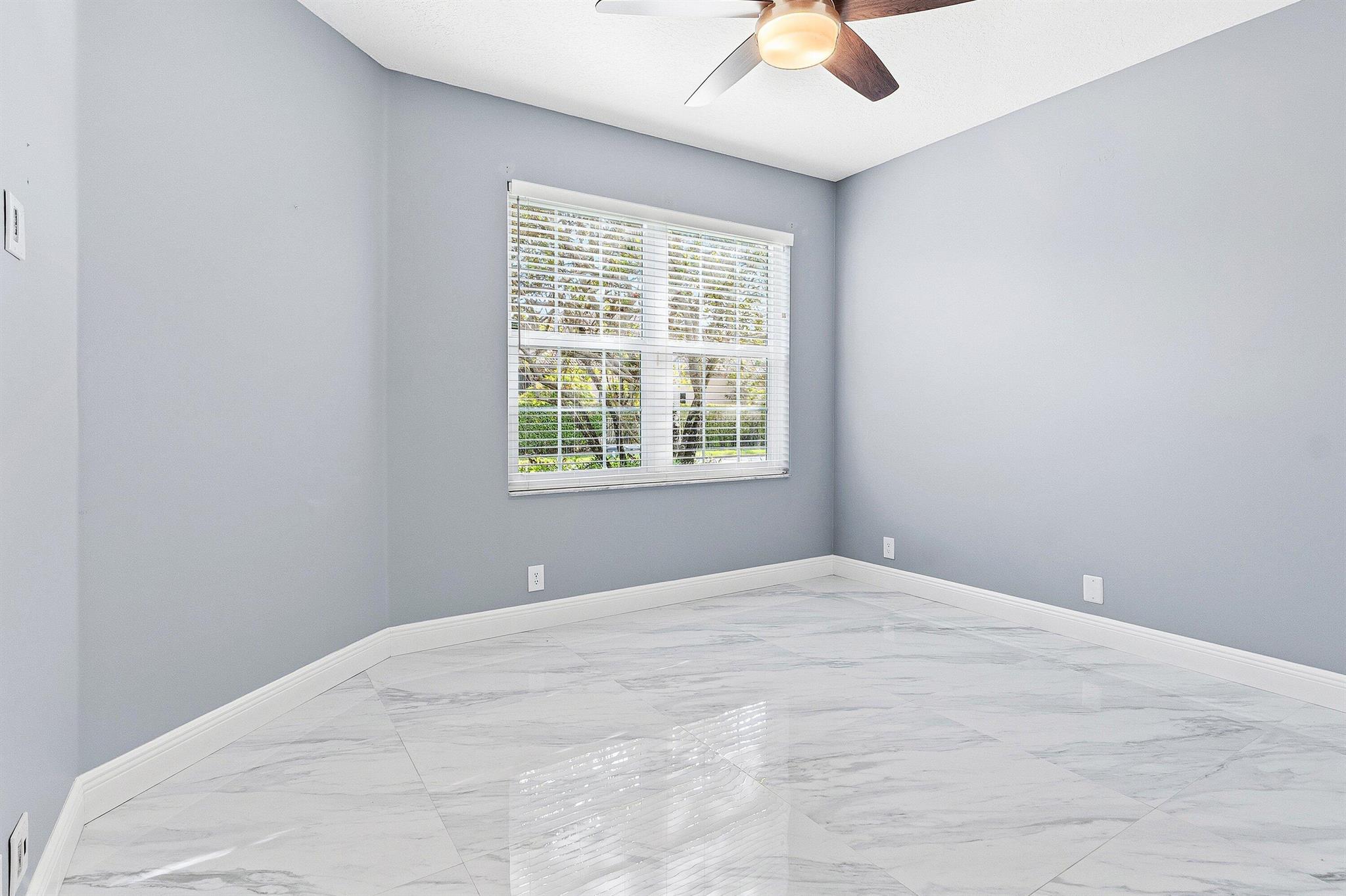 BOCA FALLS PAR R - Residential Lease