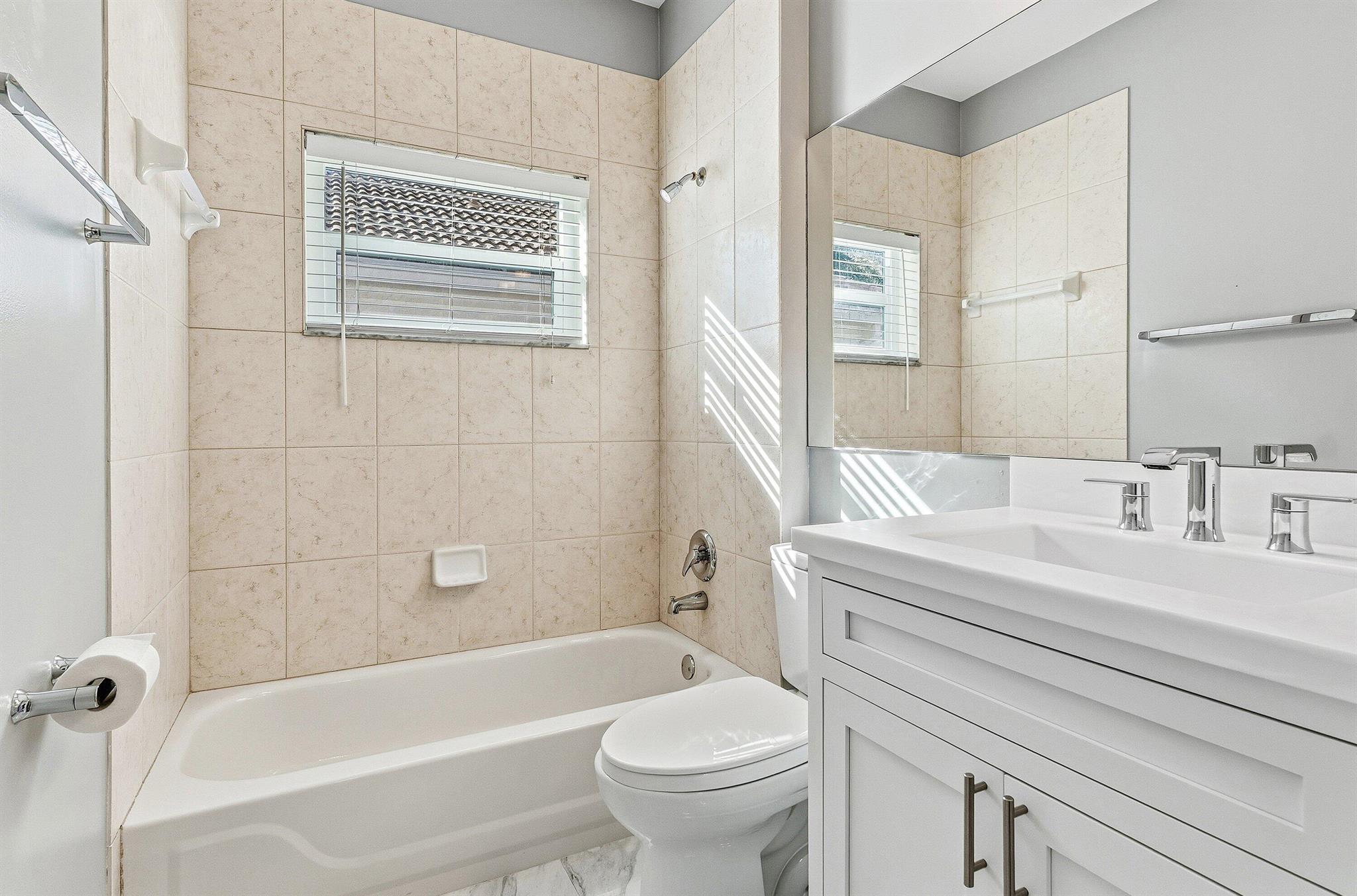 BOCA FALLS PAR R - Residential Lease