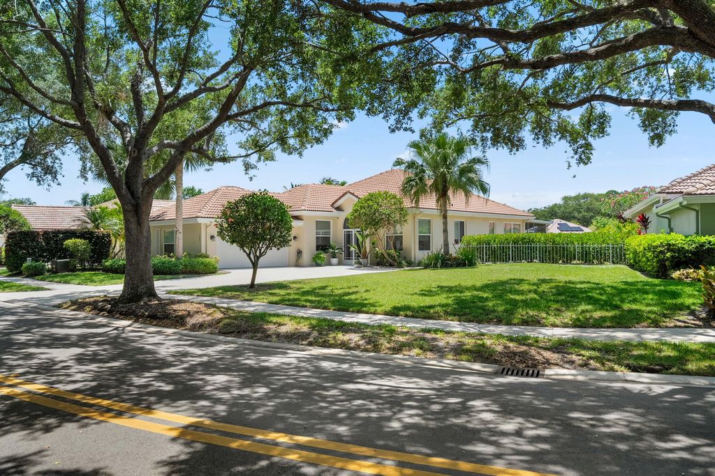 Photo of 123 S Hampton Drive, Jupiter, FL 33458 (MLS # R11089450)
