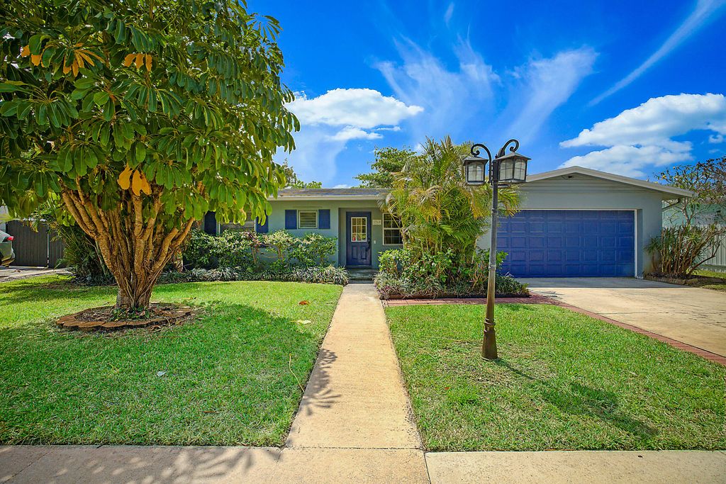 Photo of 1769 N 18th Ave Avenue N, Lake Worth Beach, FL 33460 (MLS # B26011367)