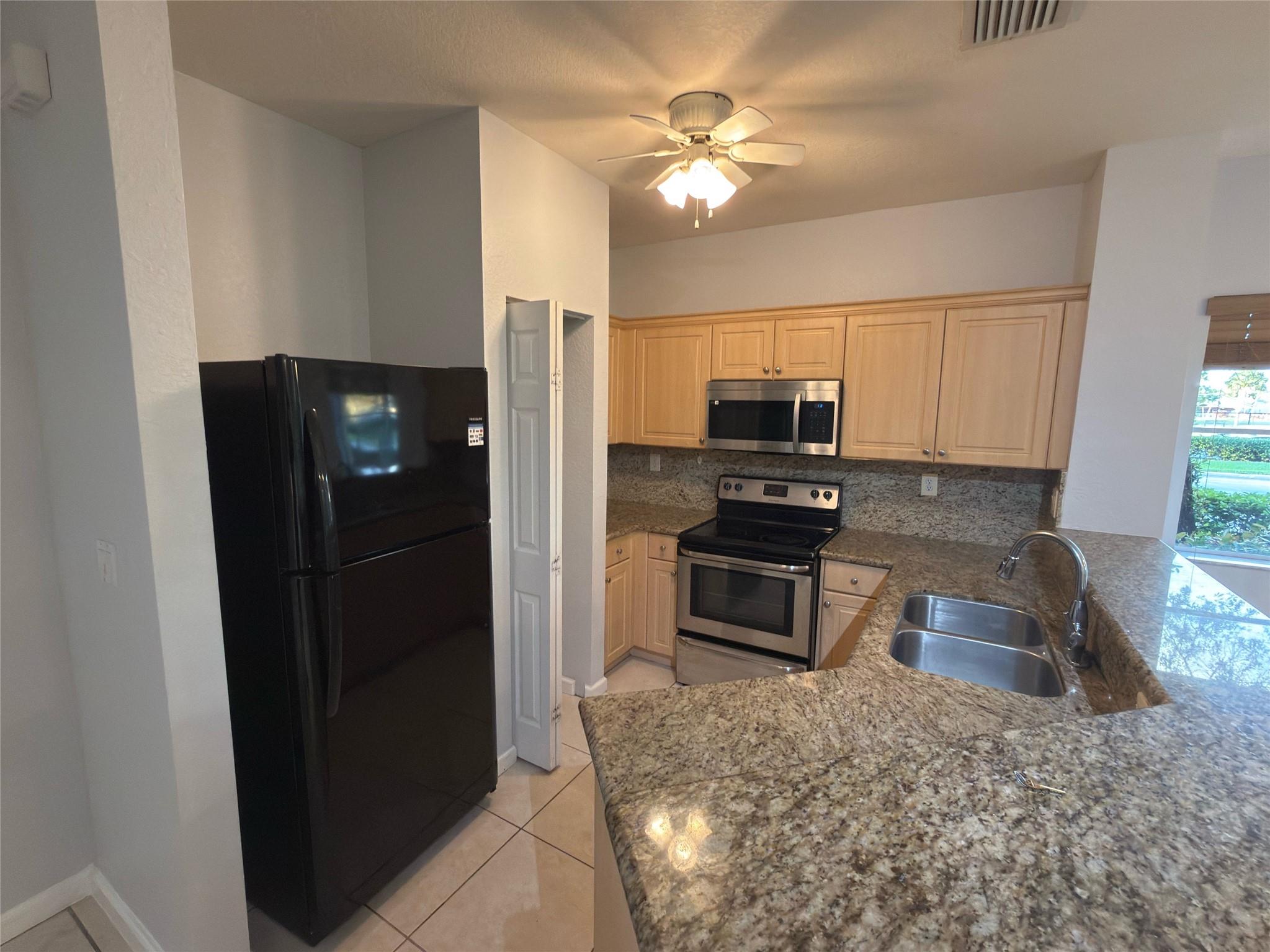 Santa Monica 175-8 B - Residential Lease