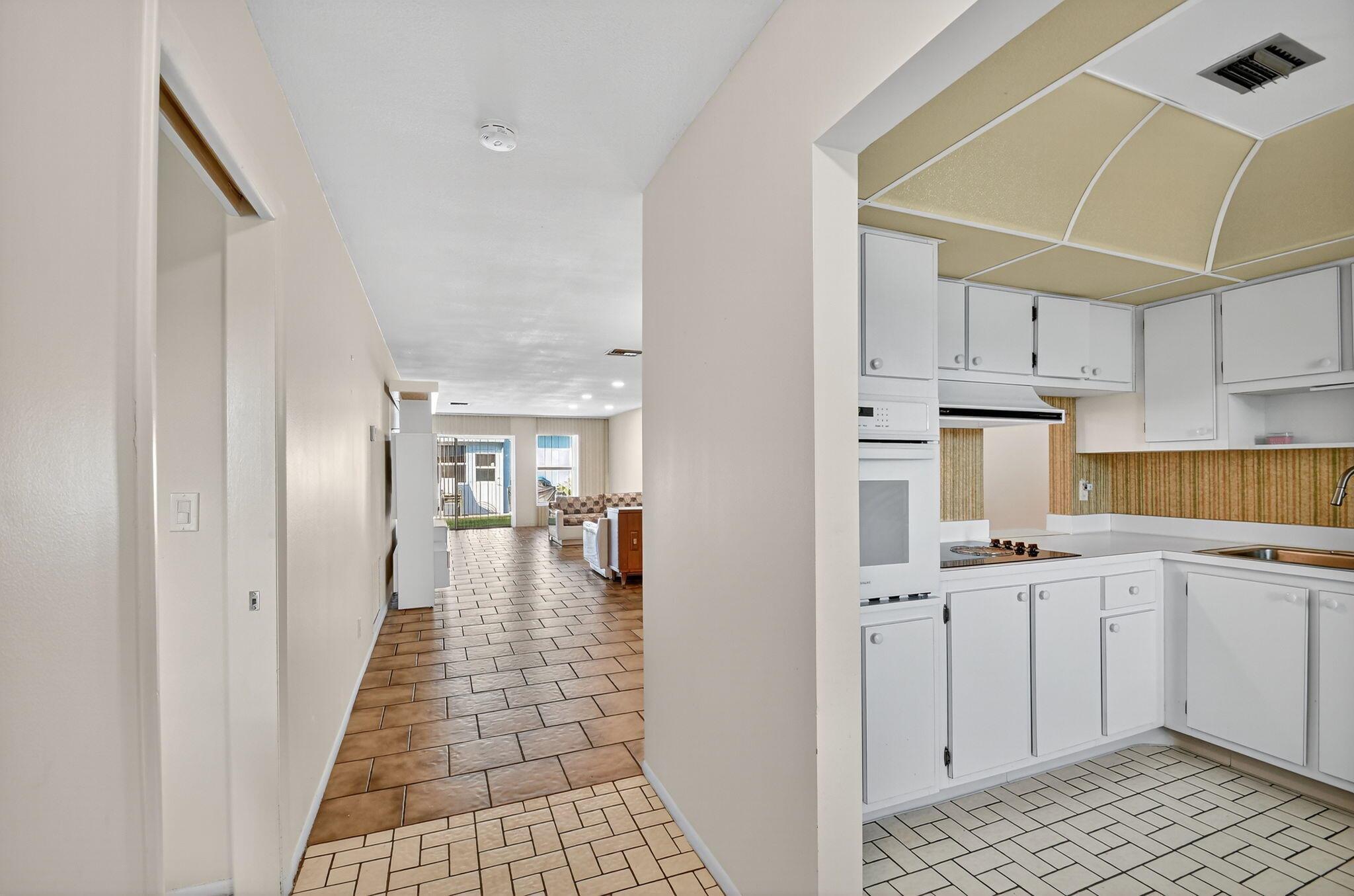 2886 Fernley Drive E 12