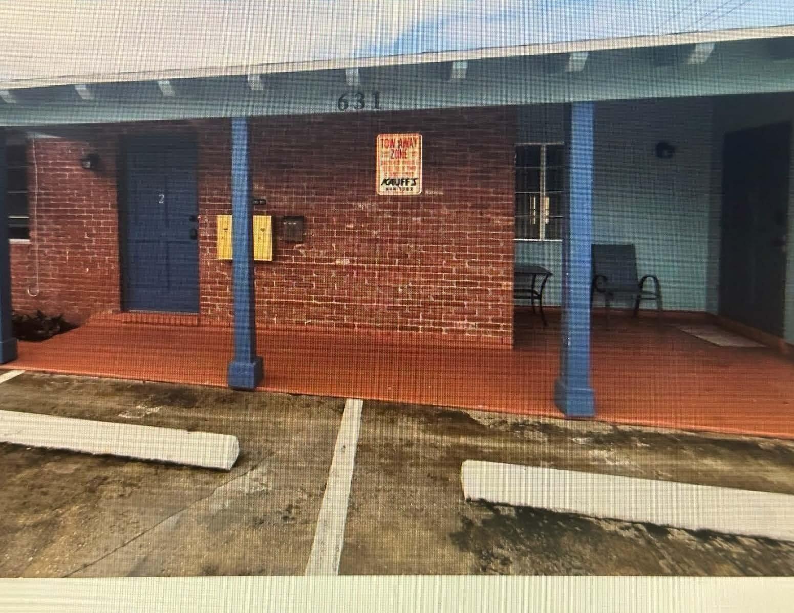 Fully renovated studio unit . Includes water. New kitchen New Bathroom . 1 onsite parking . Absolutely no smoking no pets. Pictures are for presentation only decorative items are not included / bed sheets / towel are not included . Application required.
