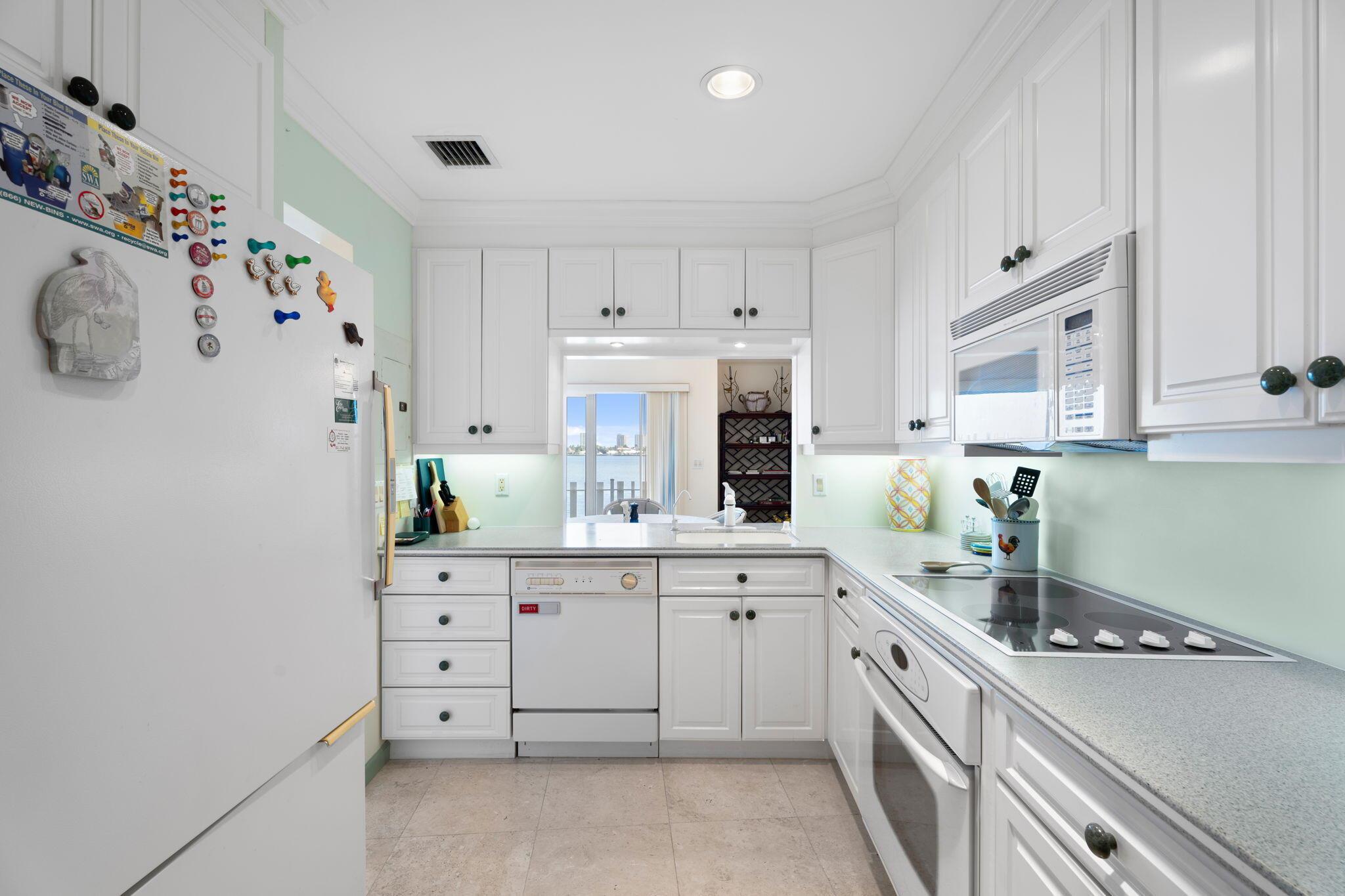 BIRKDALE CONDO APTS DECL - Residential