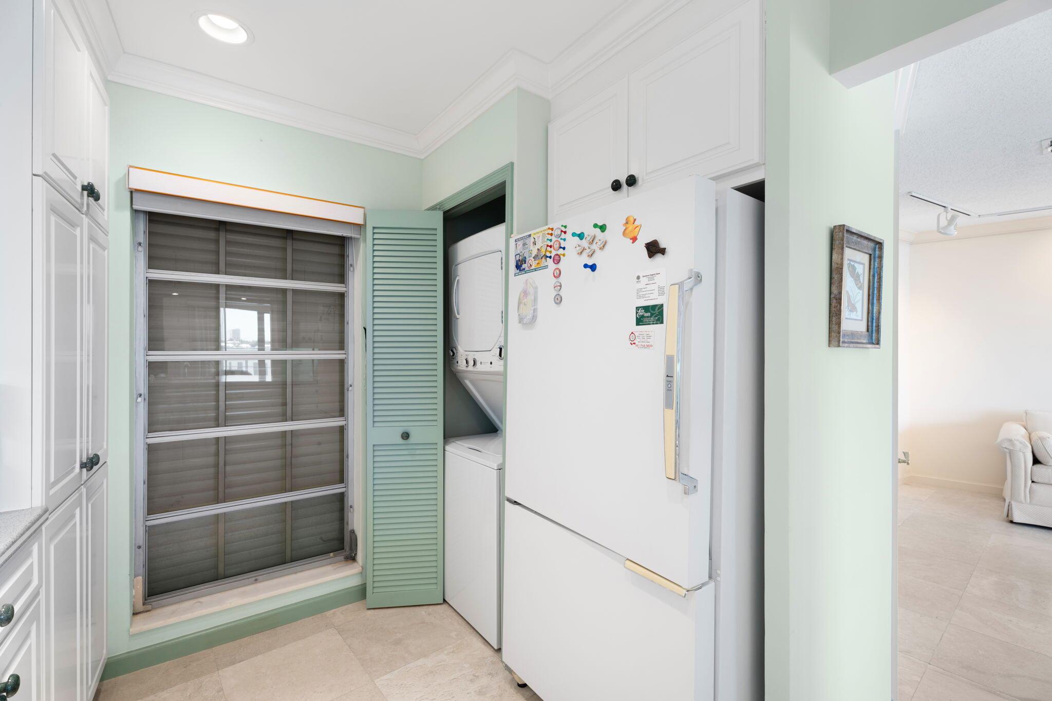 BIRKDALE CONDO APTS DECL - Residential