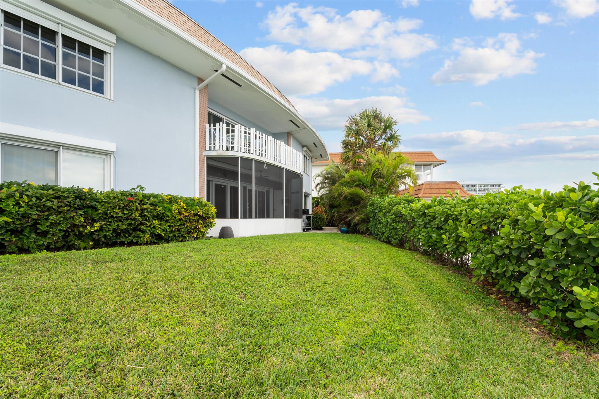 BIRKDALE CONDO APTS DECL - Residential