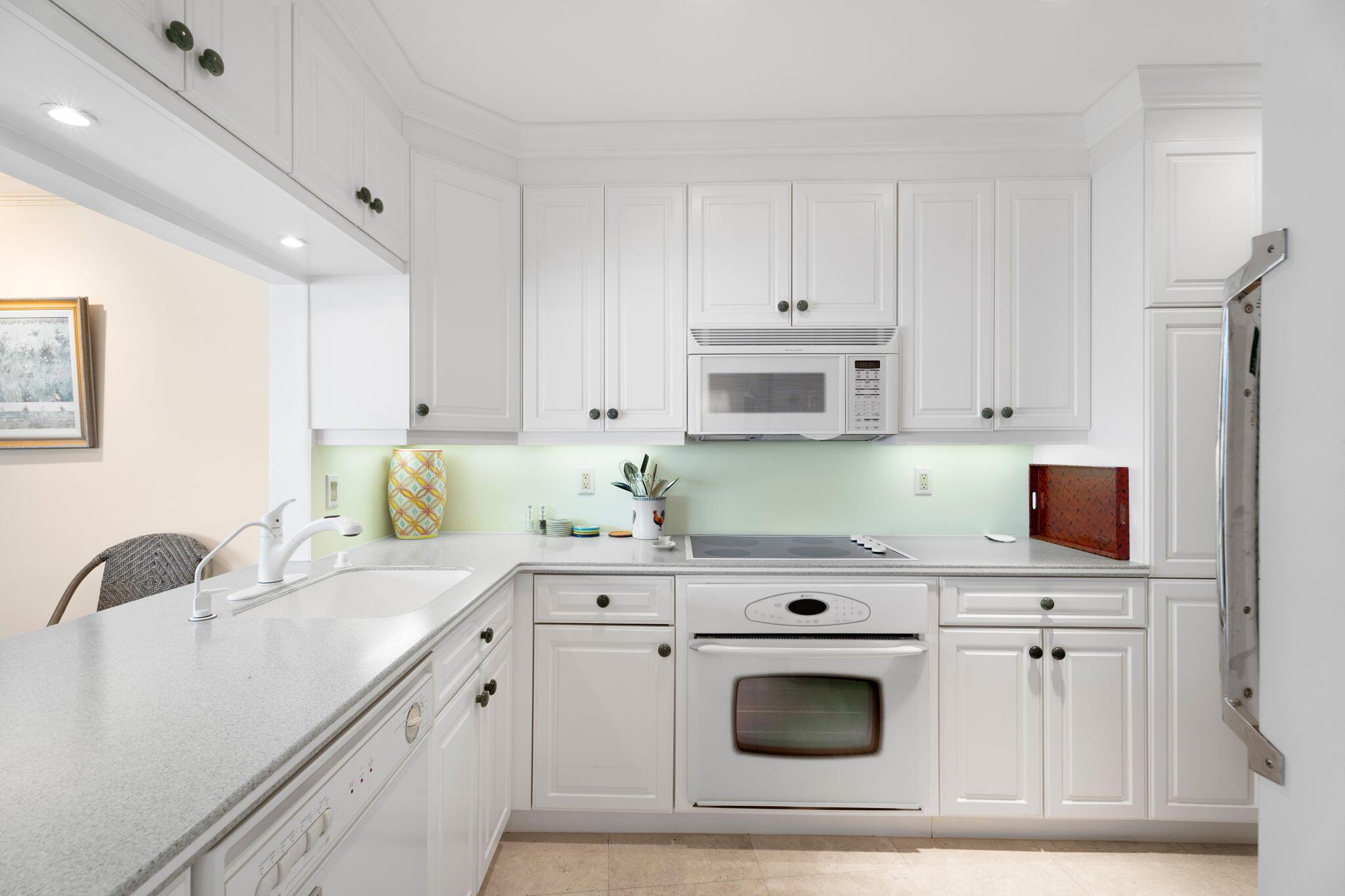 BIRKDALE CONDO APTS DECL - Residential