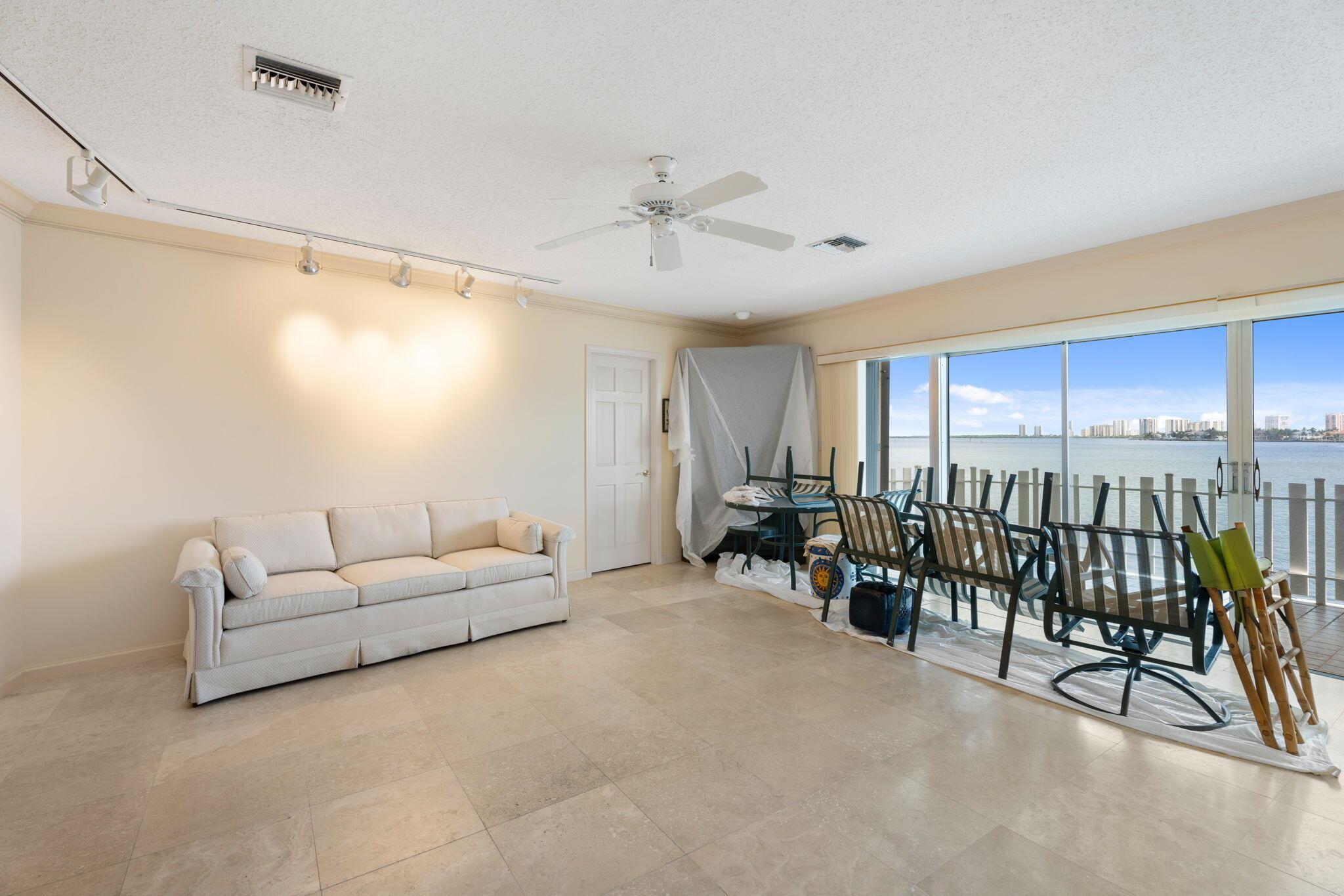 BIRKDALE CONDO APTS DECL - Residential