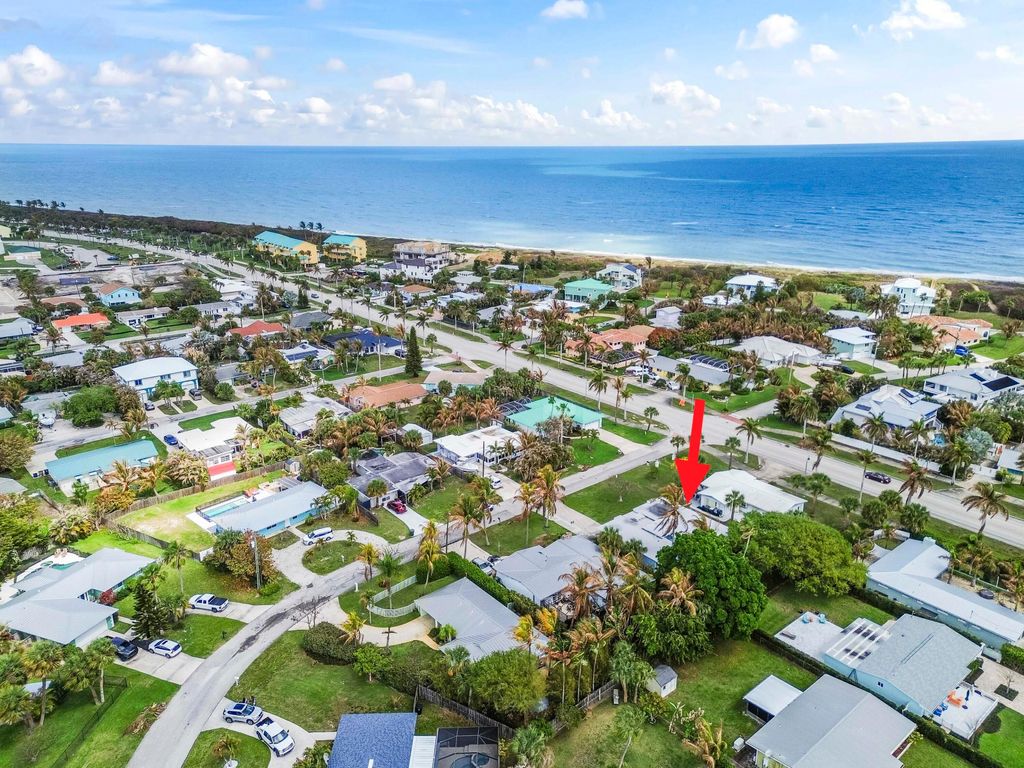 Photo of 1919 Mimosa Avenue, Fort Pierce, FL 34949 (MLS # B26004964)