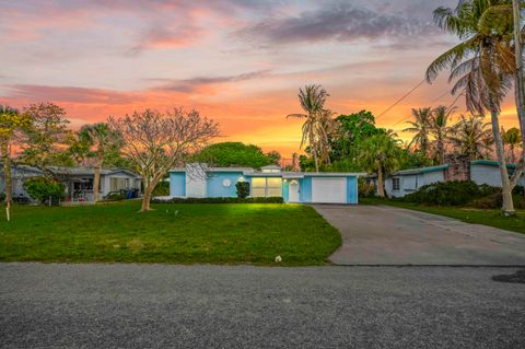 Photo of 1919 Mimosa Avenue, Fort Pierce, FL 34949 (MLS # B26004964)