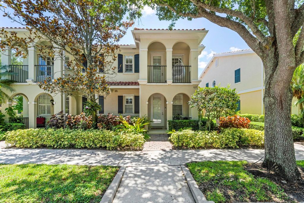 Photo of 127 Rivinia Drive, Jupiter, FL 33458 (MLS # R11000515)