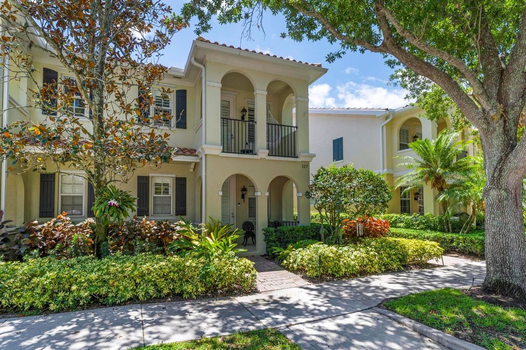 Photo of 127 Rivinia Drive, Jupiter, FL 33458 (MLS # R11000515)