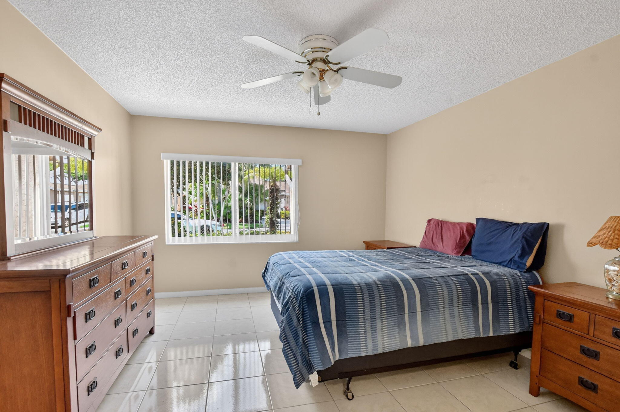 WHISPER WALK SEC C CONDO - Residential