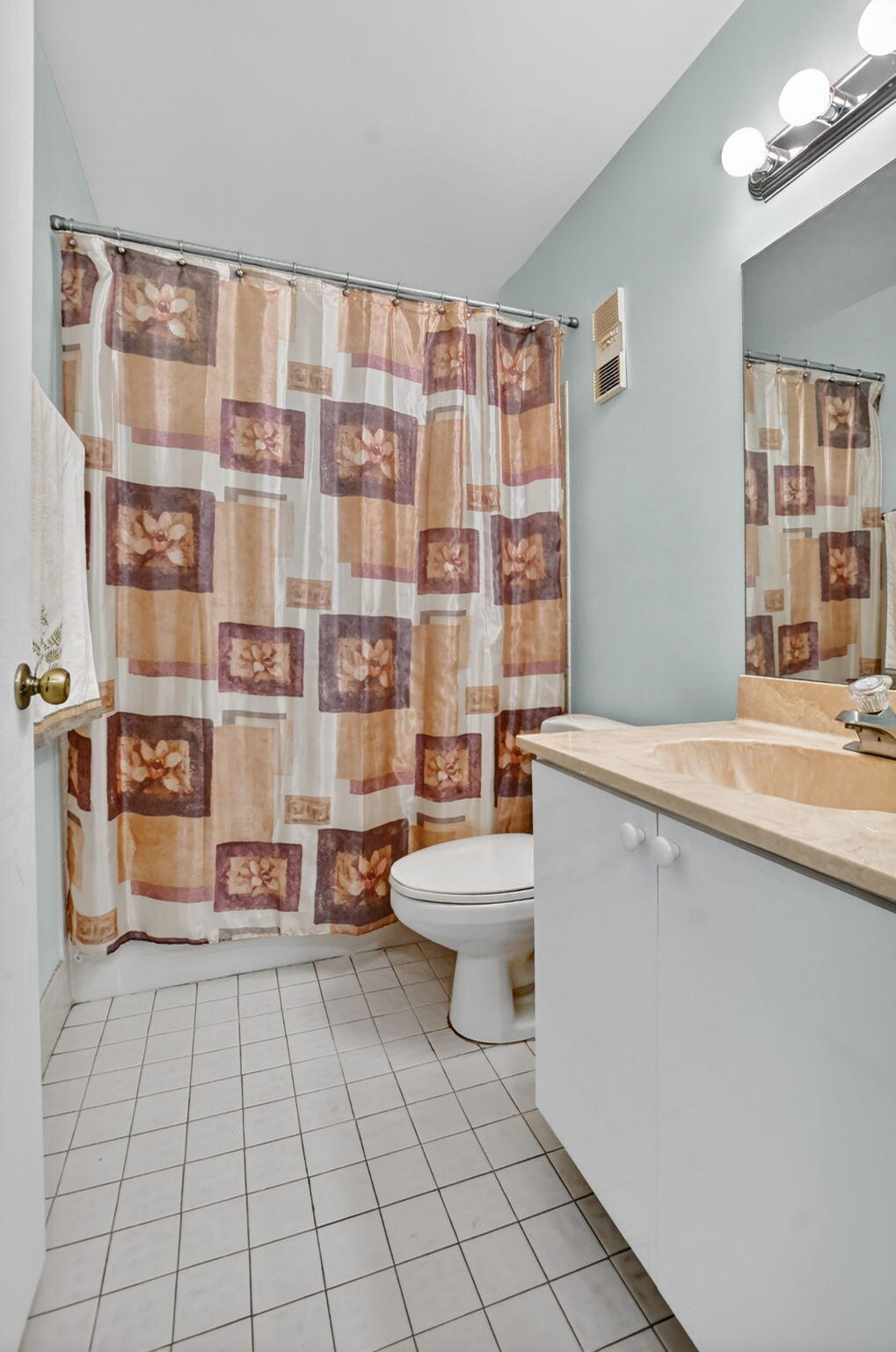 WHISPER WALK SEC C CONDO - Residential