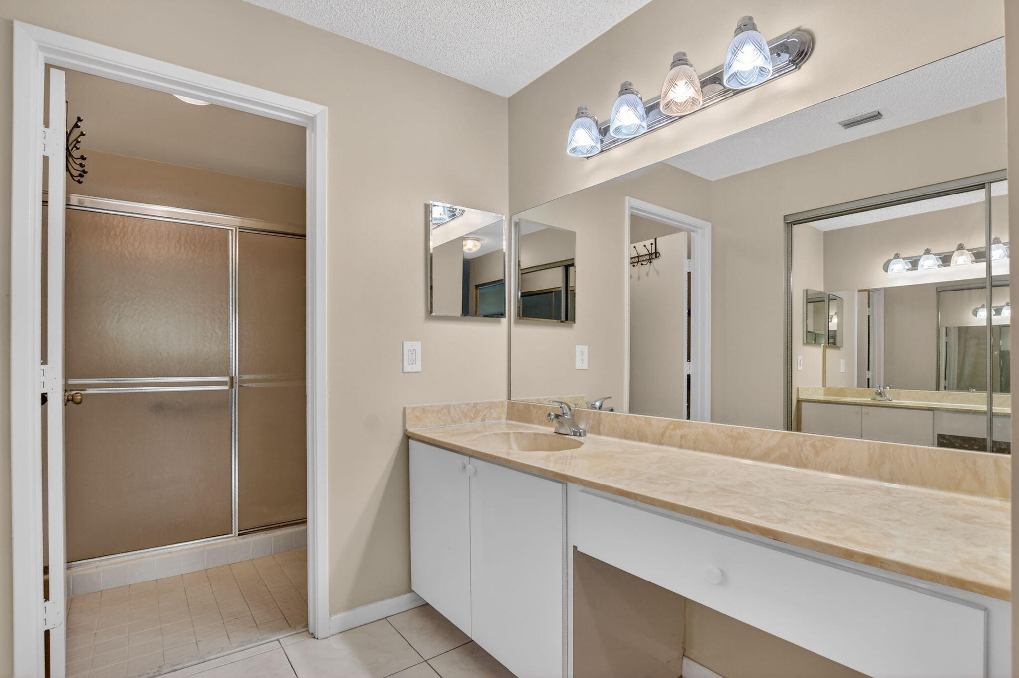 WHISPER WALK SEC C CONDO - Residential