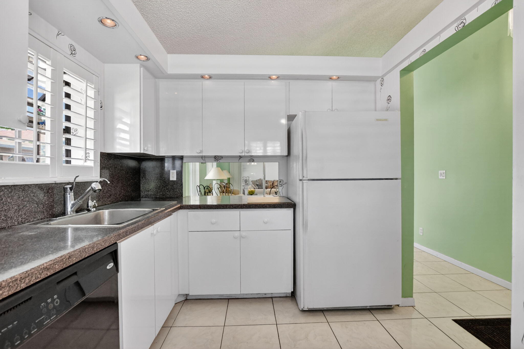 WHISPER WALK SEC C CONDO - Residential