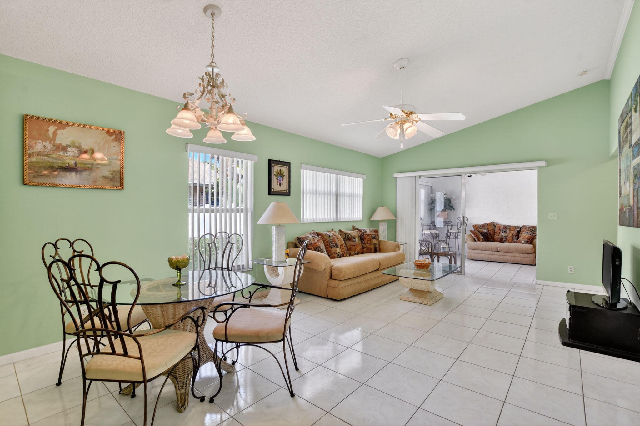 WHISPER WALK SEC C CONDO - Residential