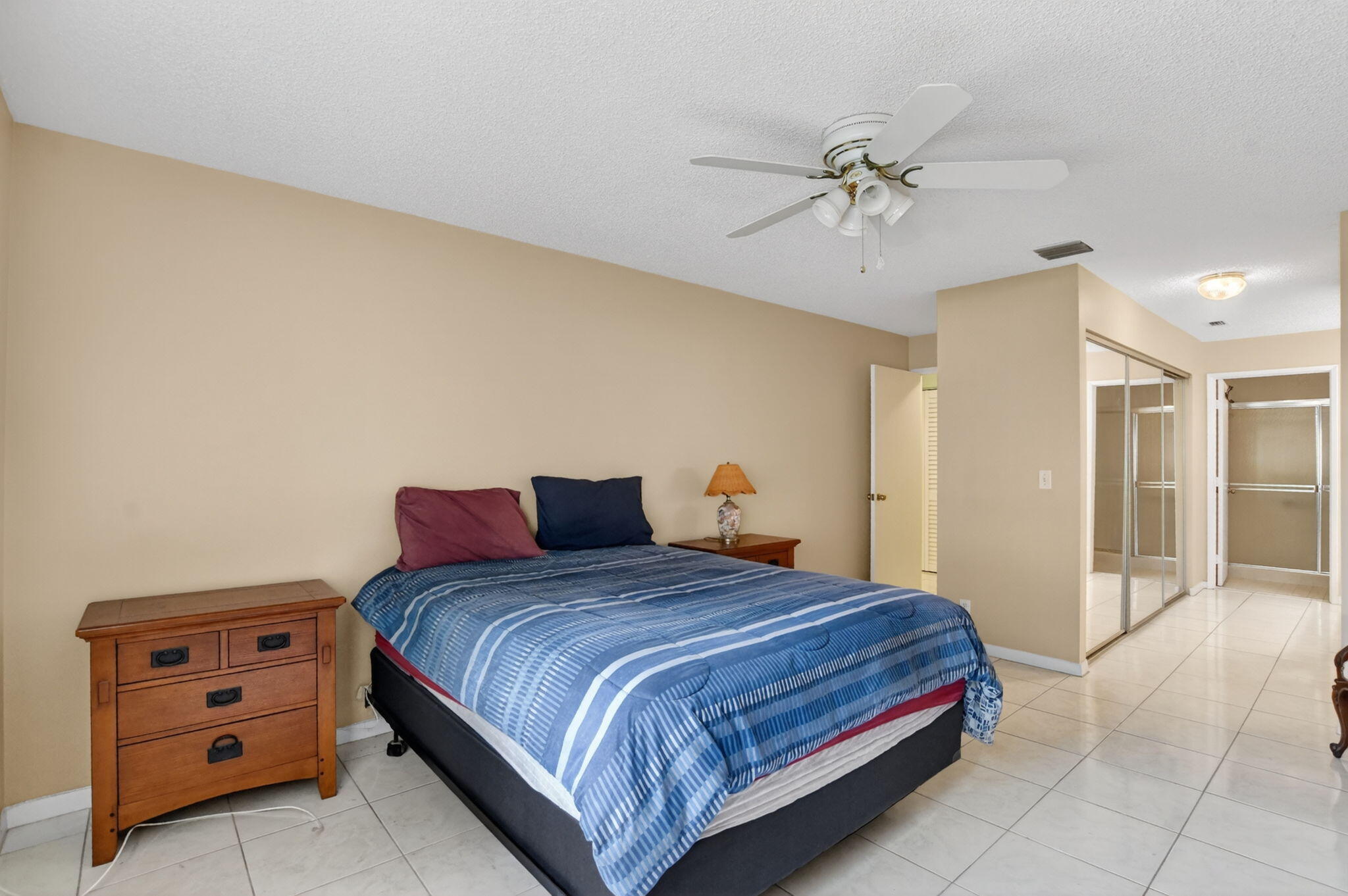WHISPER WALK SEC C CONDO - Residential