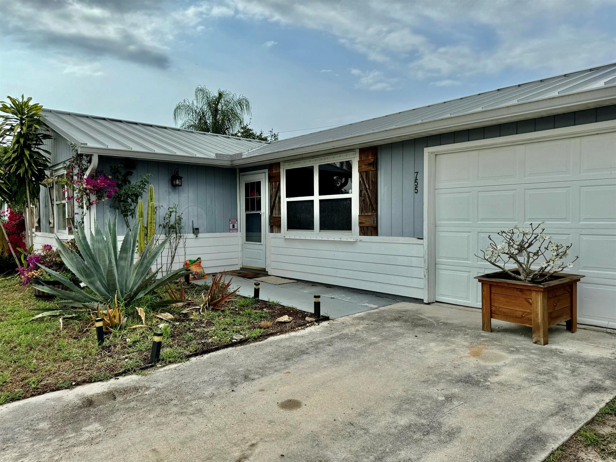 View photos, virtual tours, details... 755 SW Babbit Drive