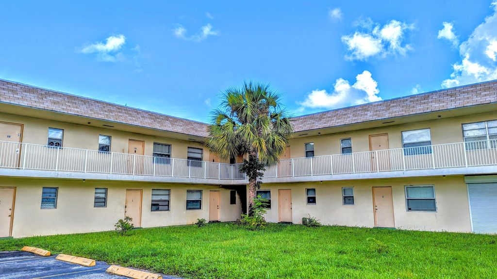 Photo of 2301 SE 4th Street #4, Boynton Beach, FL 33435 (MLS # R11019761)