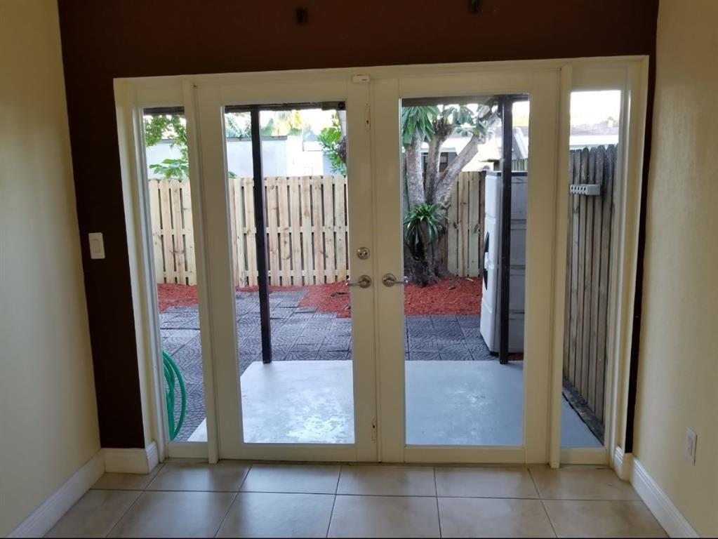 PALMAS TOWNHOUSES - Residential Lease